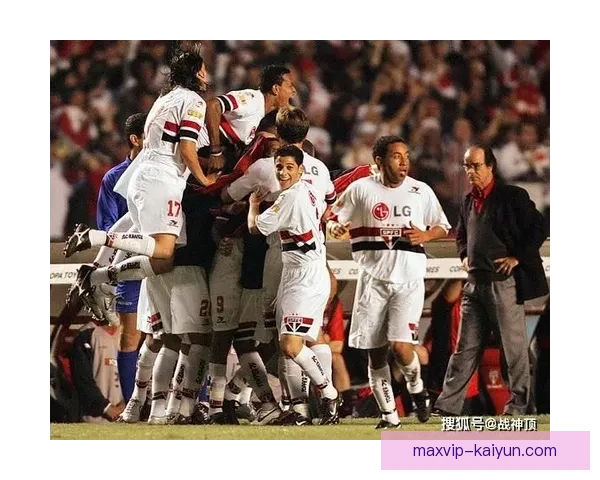 波兰齐林斯基中场状态回暖，近期表现值得关注