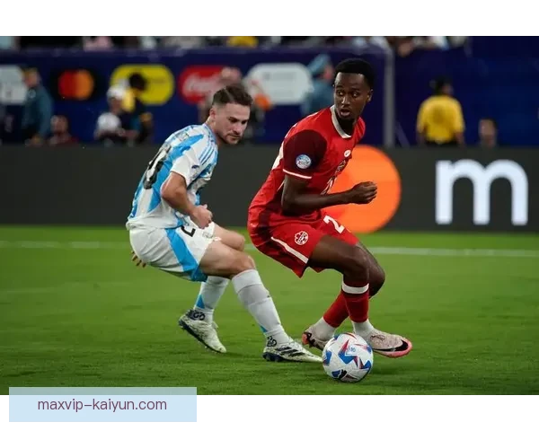 斯卡洛尼阵型变化助力阿根廷国家队逐步适应新战术理念