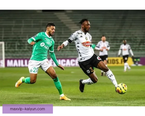 圣埃蒂安中场组织持续提升，球队战术配合逐步显现效果